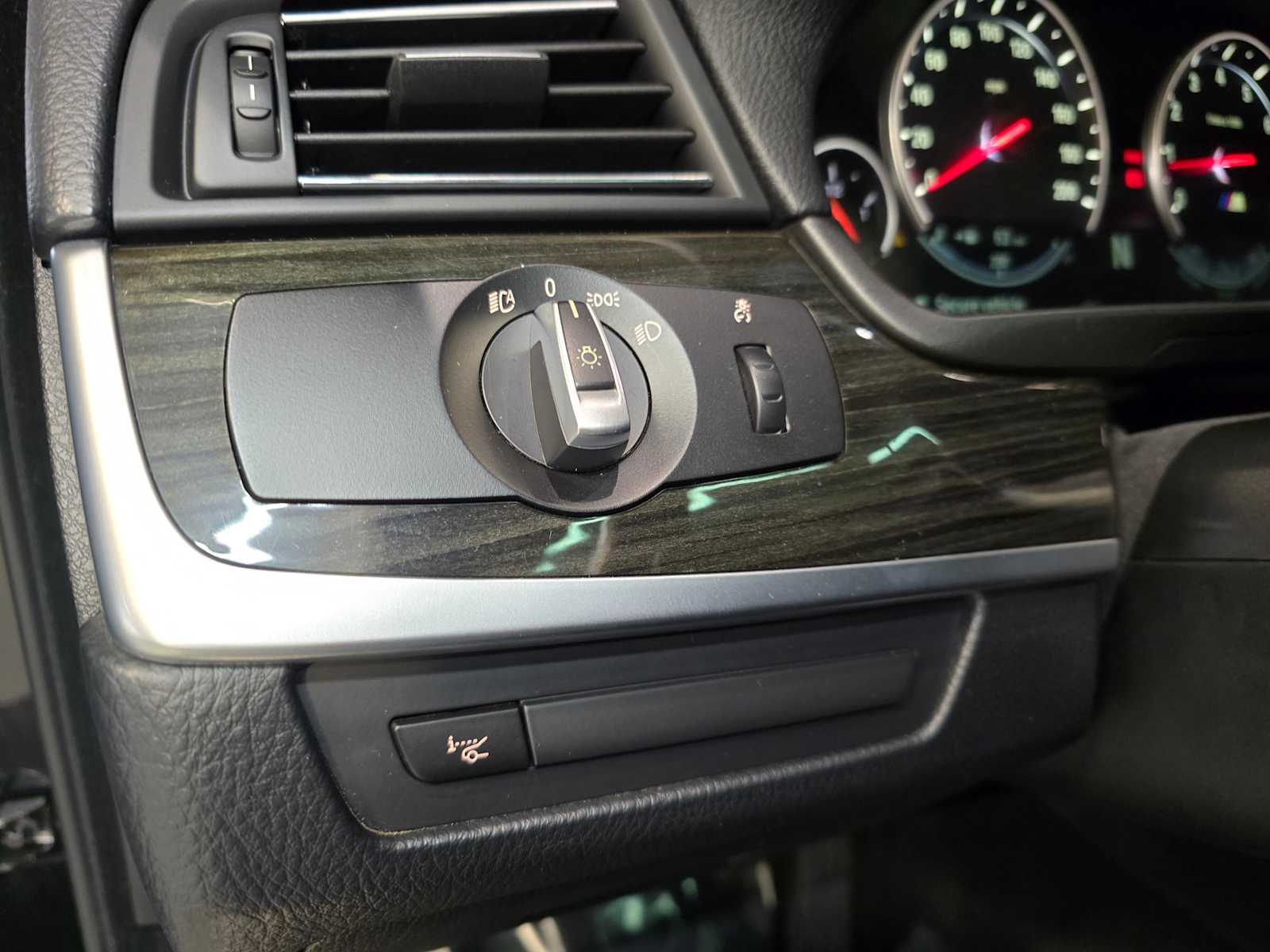 Thumbnail: 2015 BMW M5 - 21