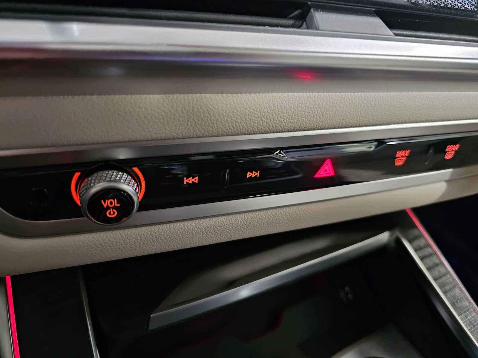 Thumbnail: 2026 BMW X7 - 18