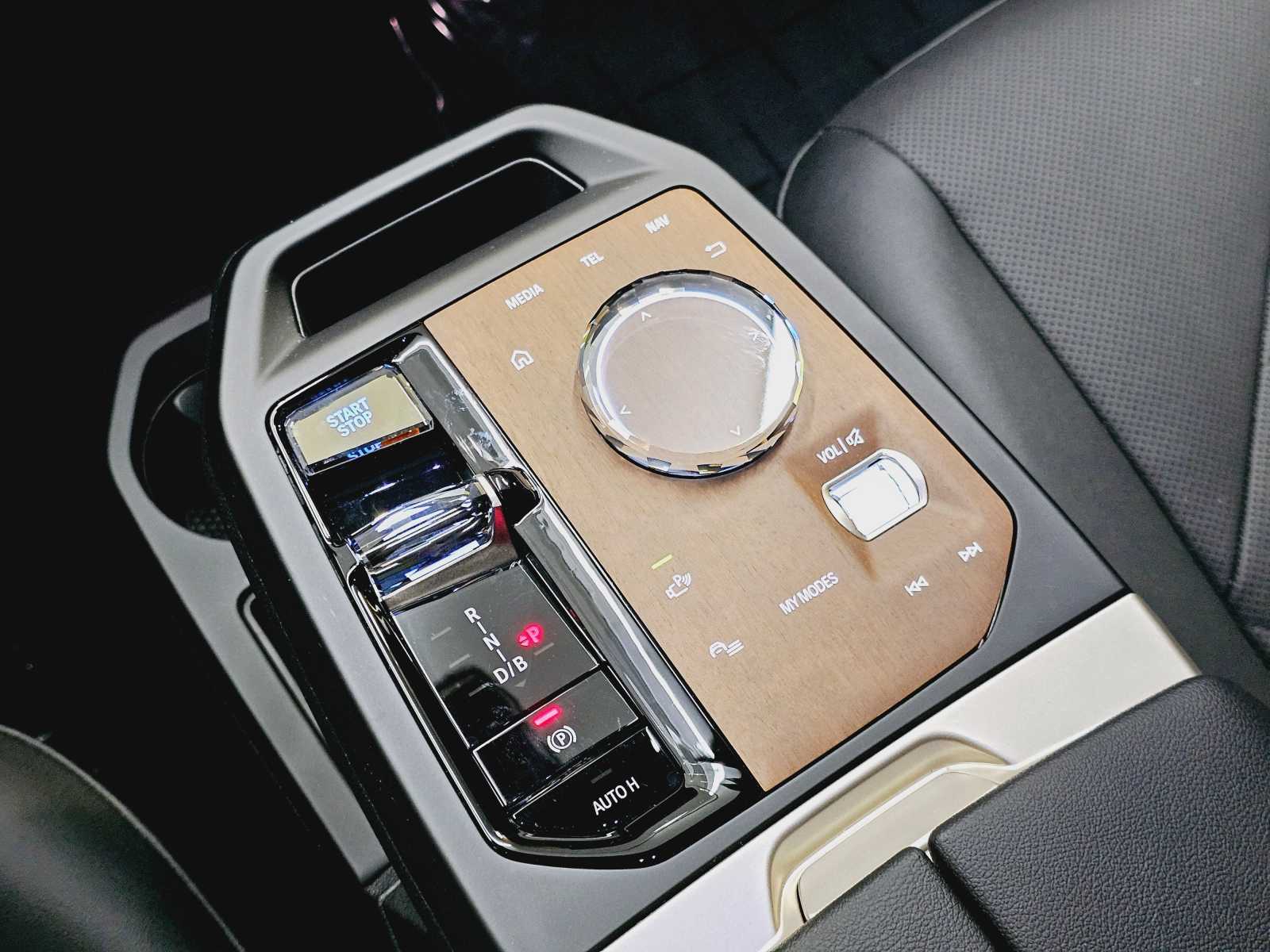 Thumbnail: 2024 BMW iX - 17