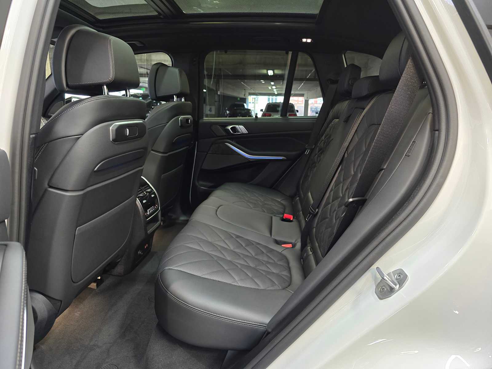 Thumbnail: 2026 BMW X5 - 25