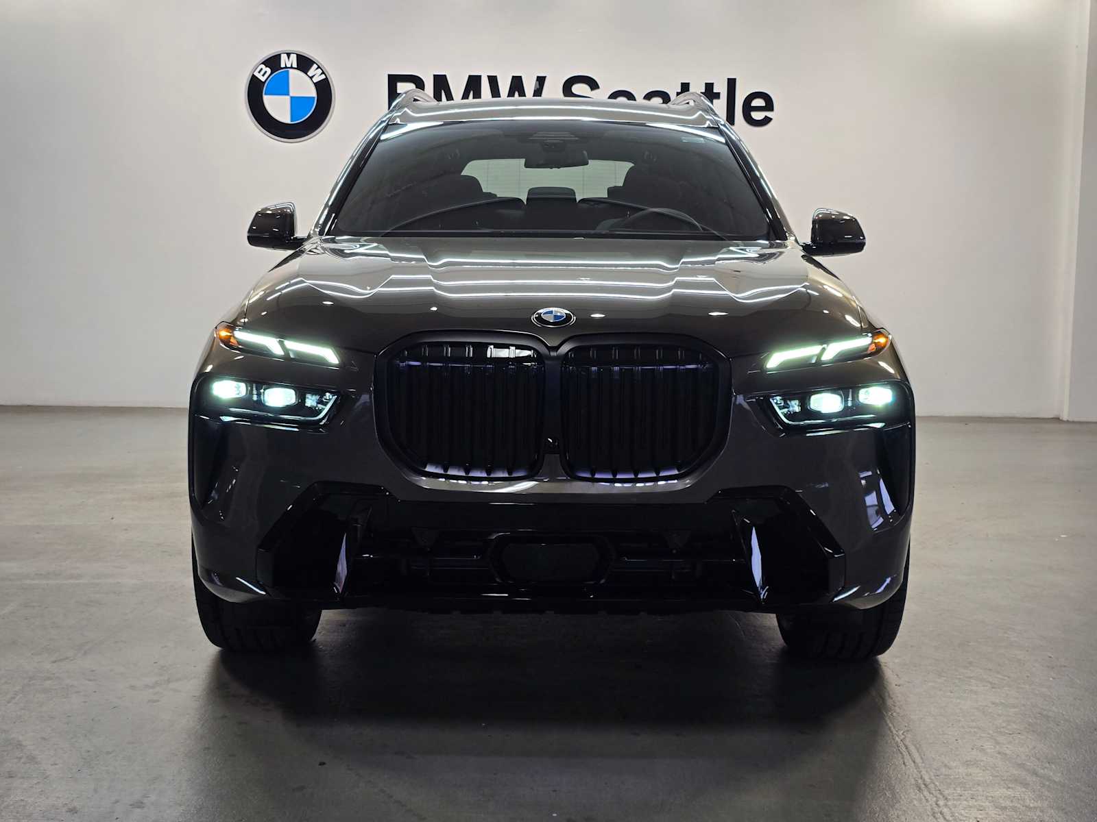 Thumbnail: 2026 BMW X7 - 6