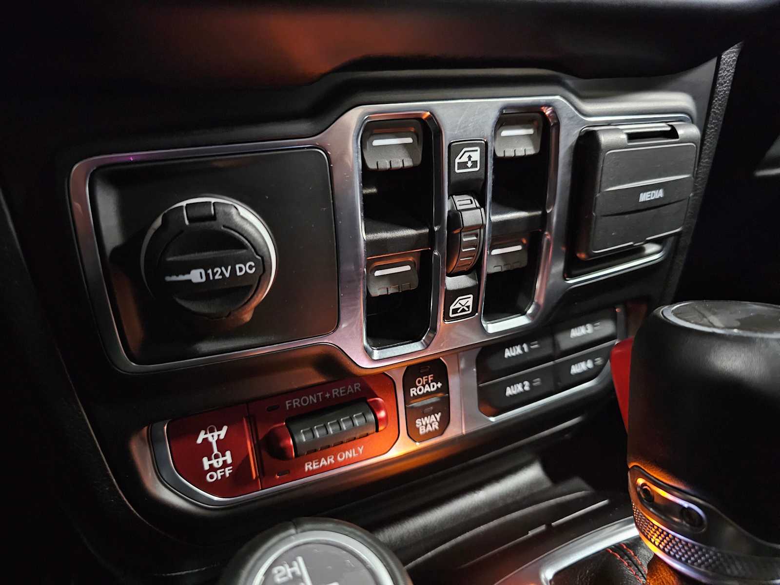 Thumbnail: 2023 Jeep Wrangler - 18