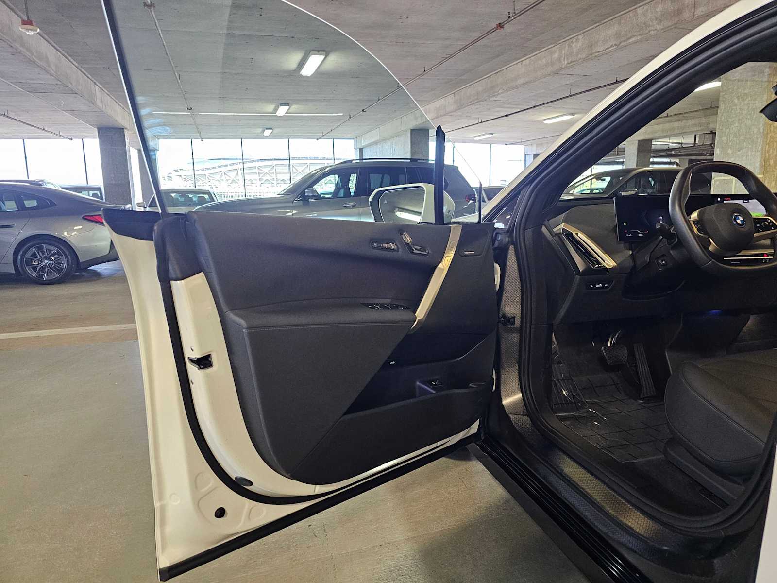 Thumbnail: 2023 BMW iX - 29