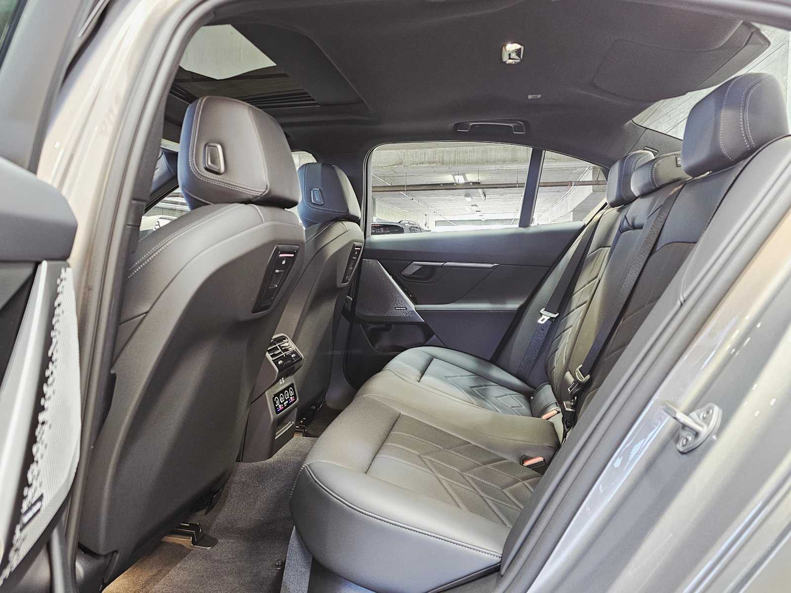 Thumbnail: 2026 BMW i5 - 24