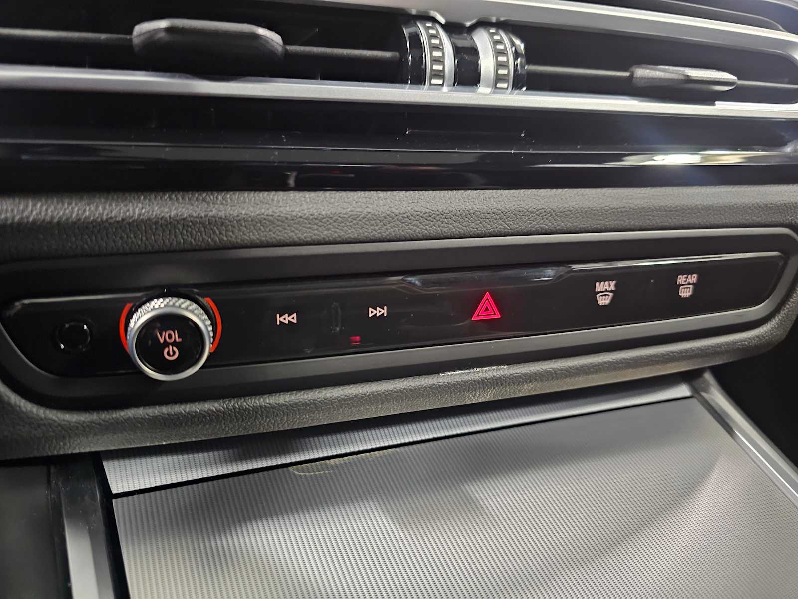 Thumbnail: 2023 BMW i4 - 17