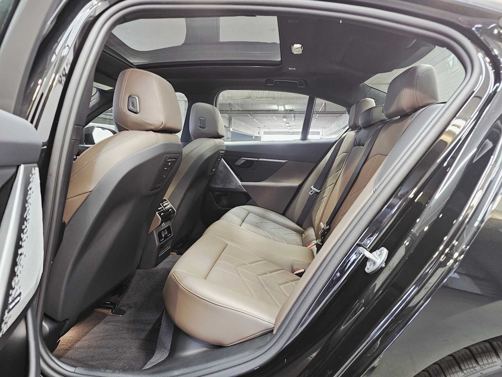 Thumbnail: 2026 BMW 5 Series - 25