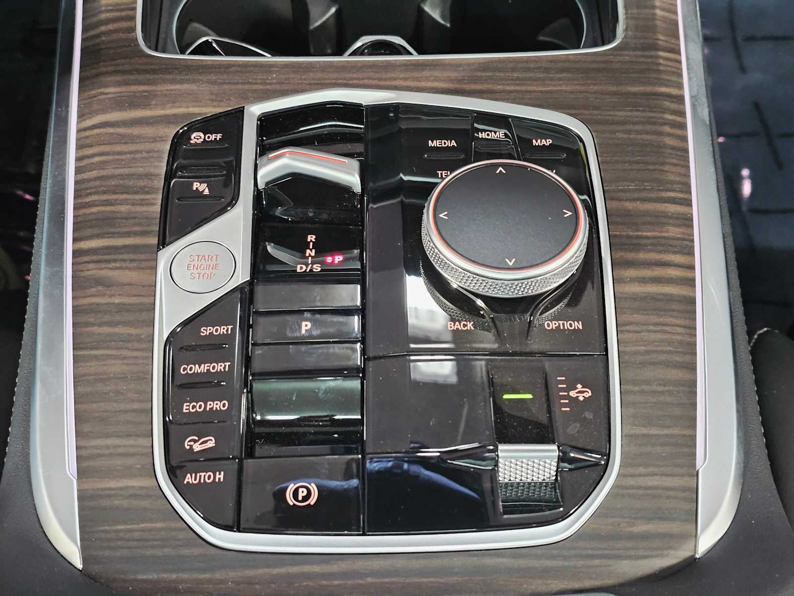 Thumbnail: 2026 BMW X7 - 16