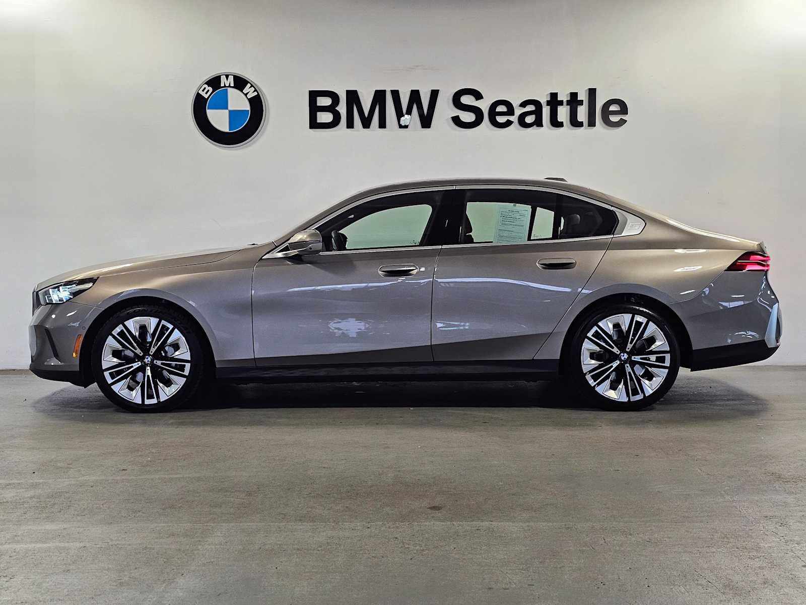 Thumbnail: 2024 BMW 5 Series - 3