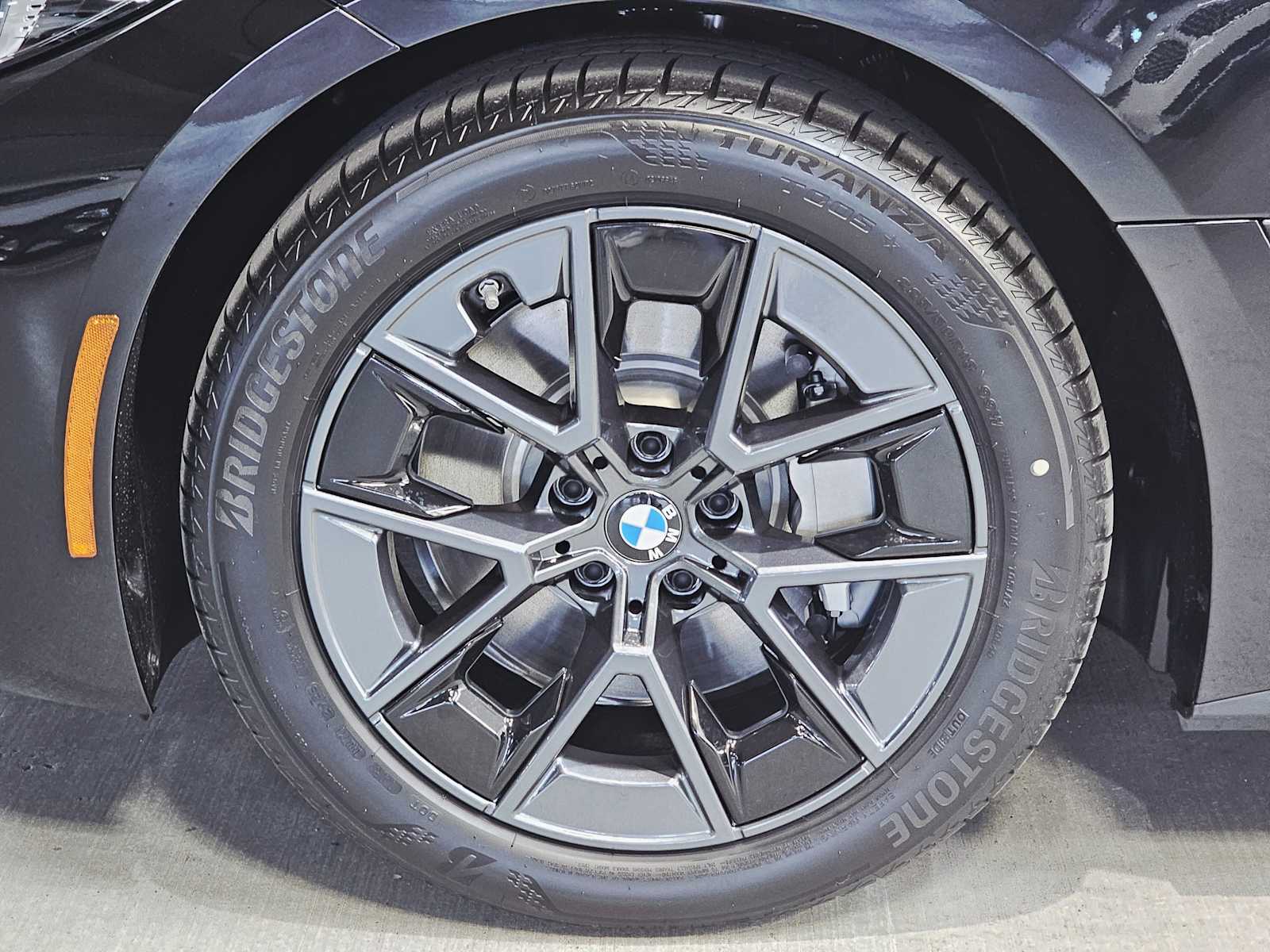 Thumbnail: 2025 BMW i4 - 8