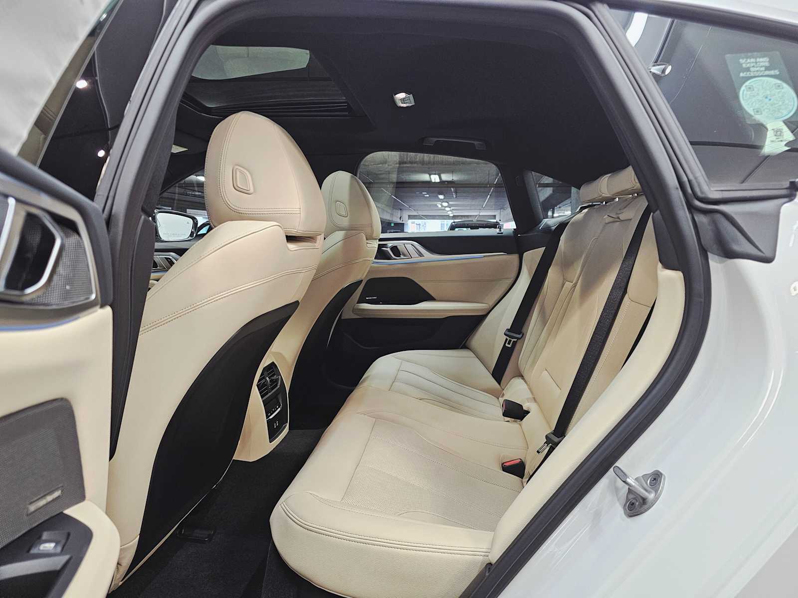 Thumbnail: 2025 BMW i4 - 25