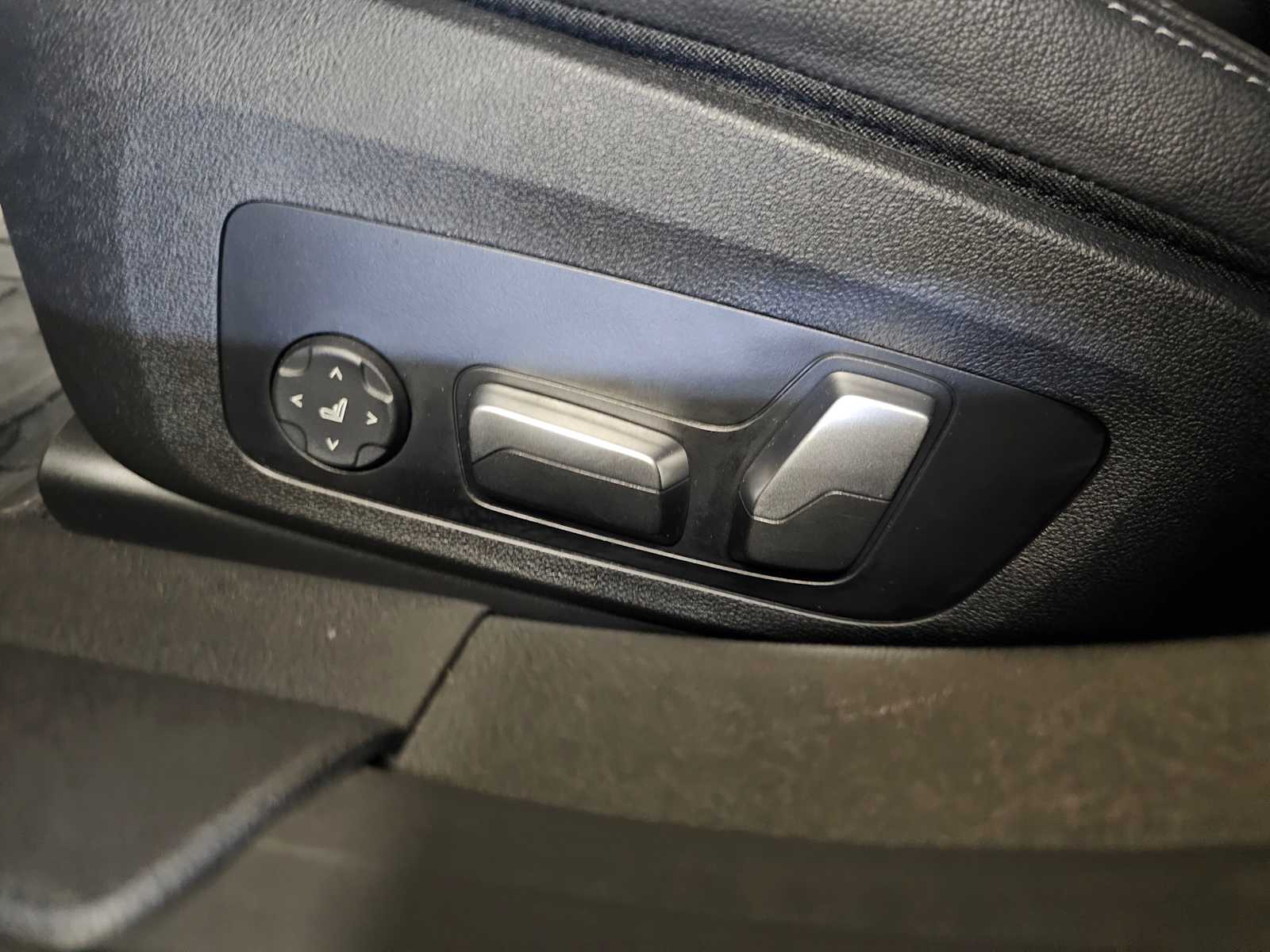 Thumbnail: 2023 BMW i4 - 29