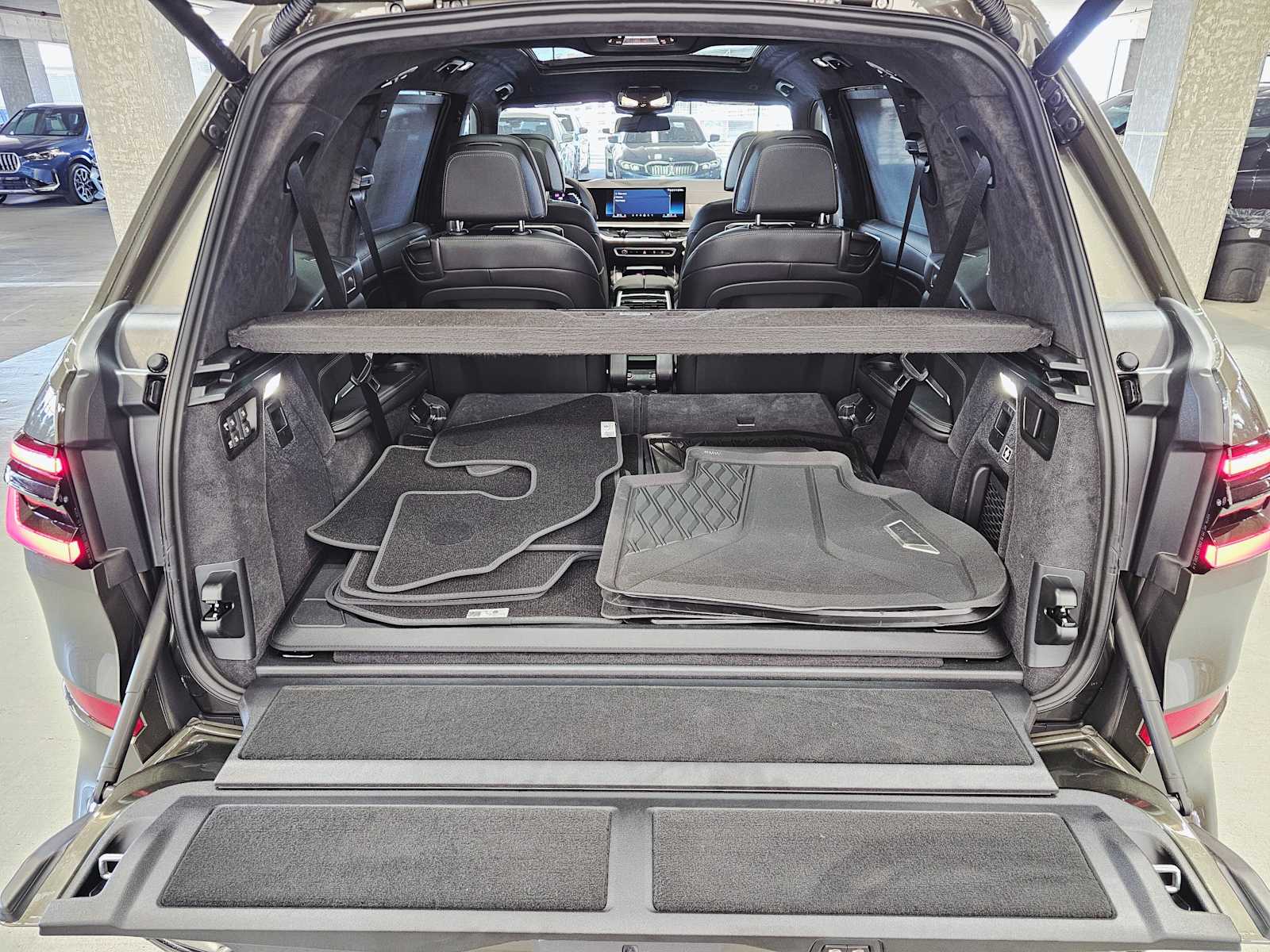 Thumbnail: 2026 BMW X7 - 28