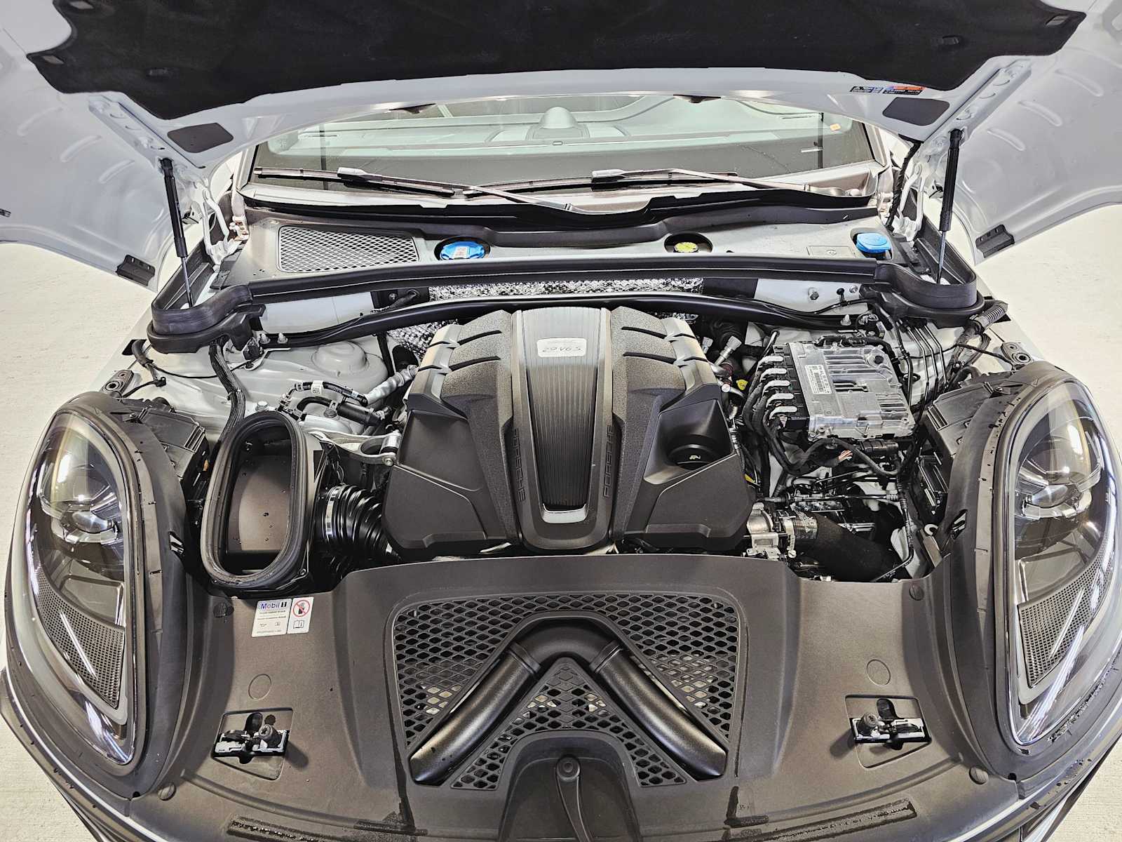 Thumbnail: 2024 Porsche Macan - 9