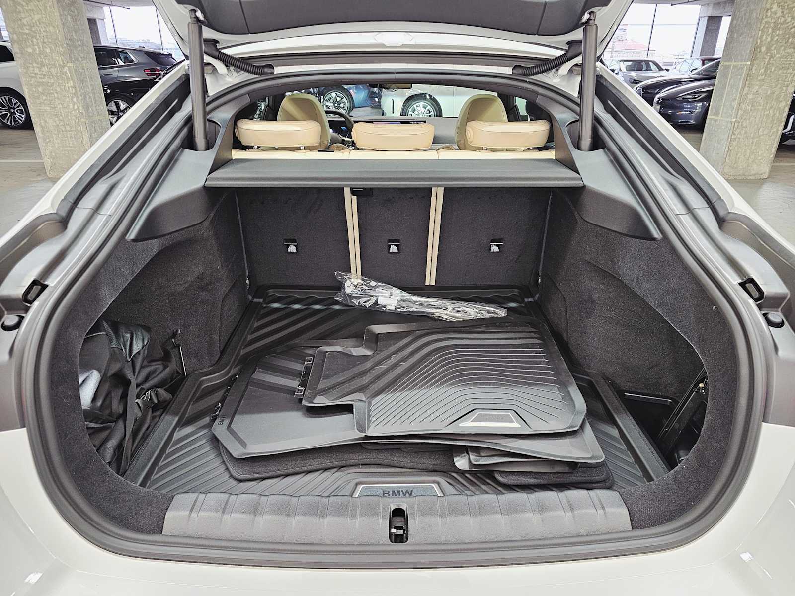 Thumbnail: 2025 BMW i4 - 28