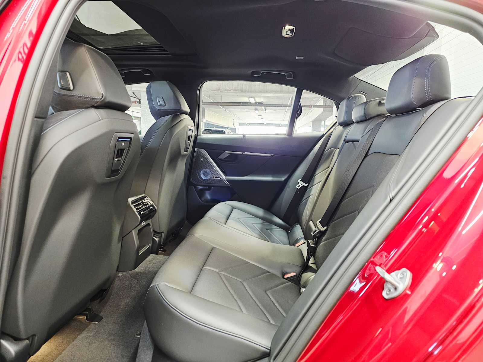 Thumbnail: 2025 BMW i5 - 24