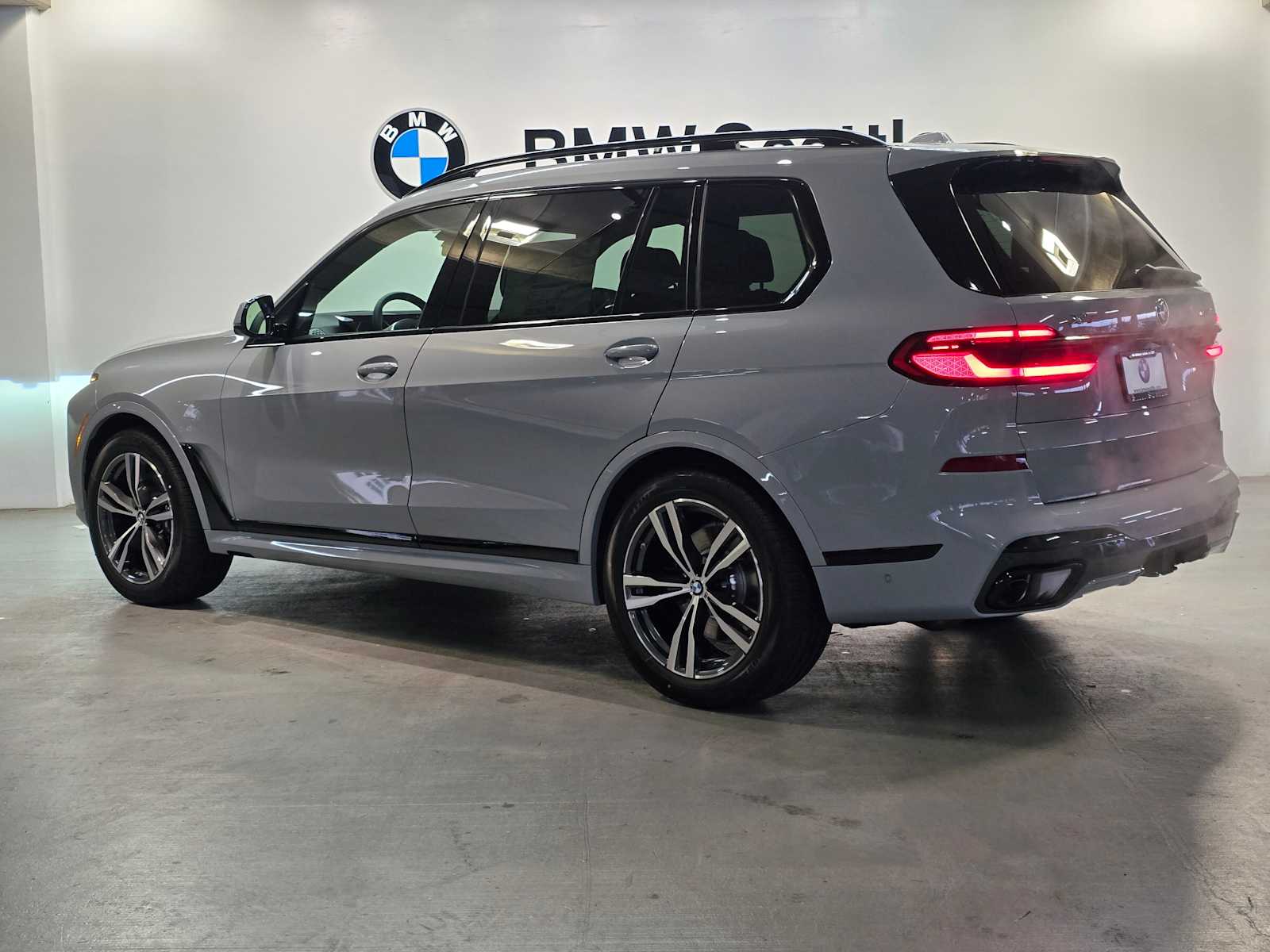 Thumbnail: 2026 BMW X7 - 4