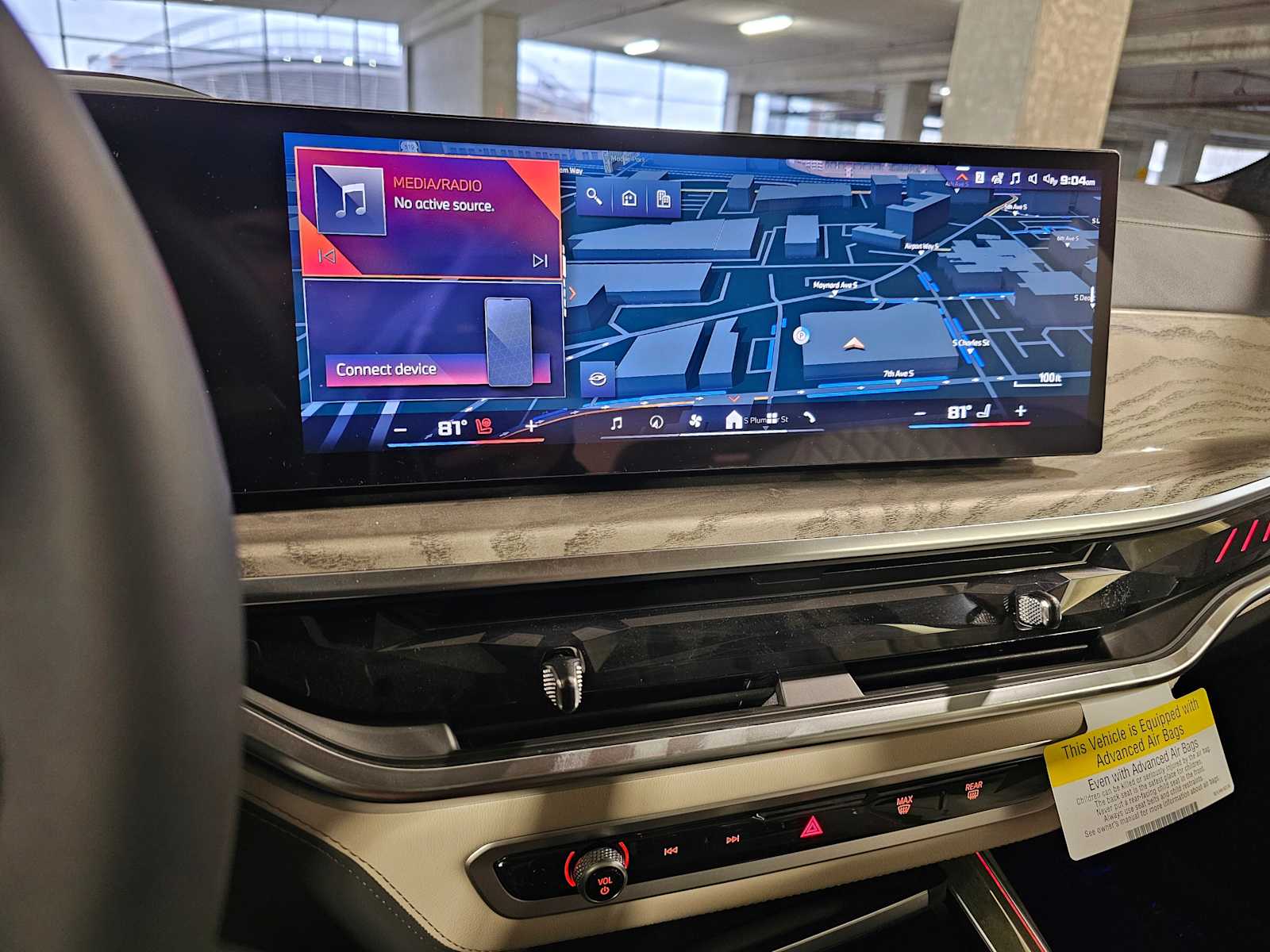 Thumbnail: 2026 BMW X7 - 13