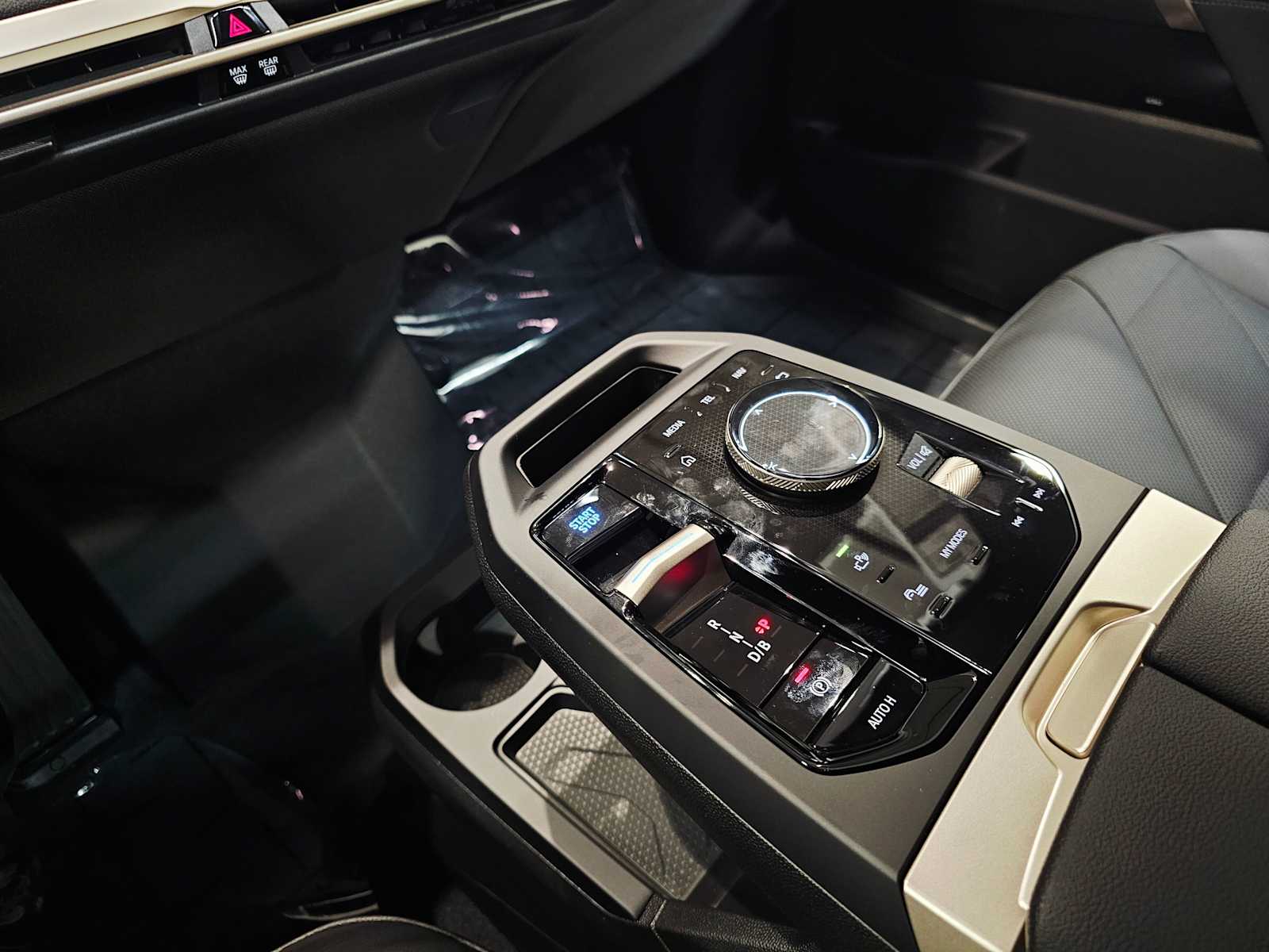 Thumbnail: 2026 BMW iX - 16