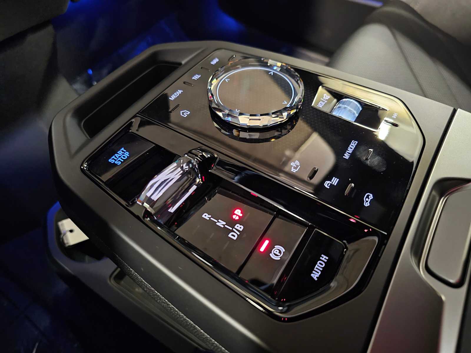 Thumbnail: 2026 BMW iX - 18