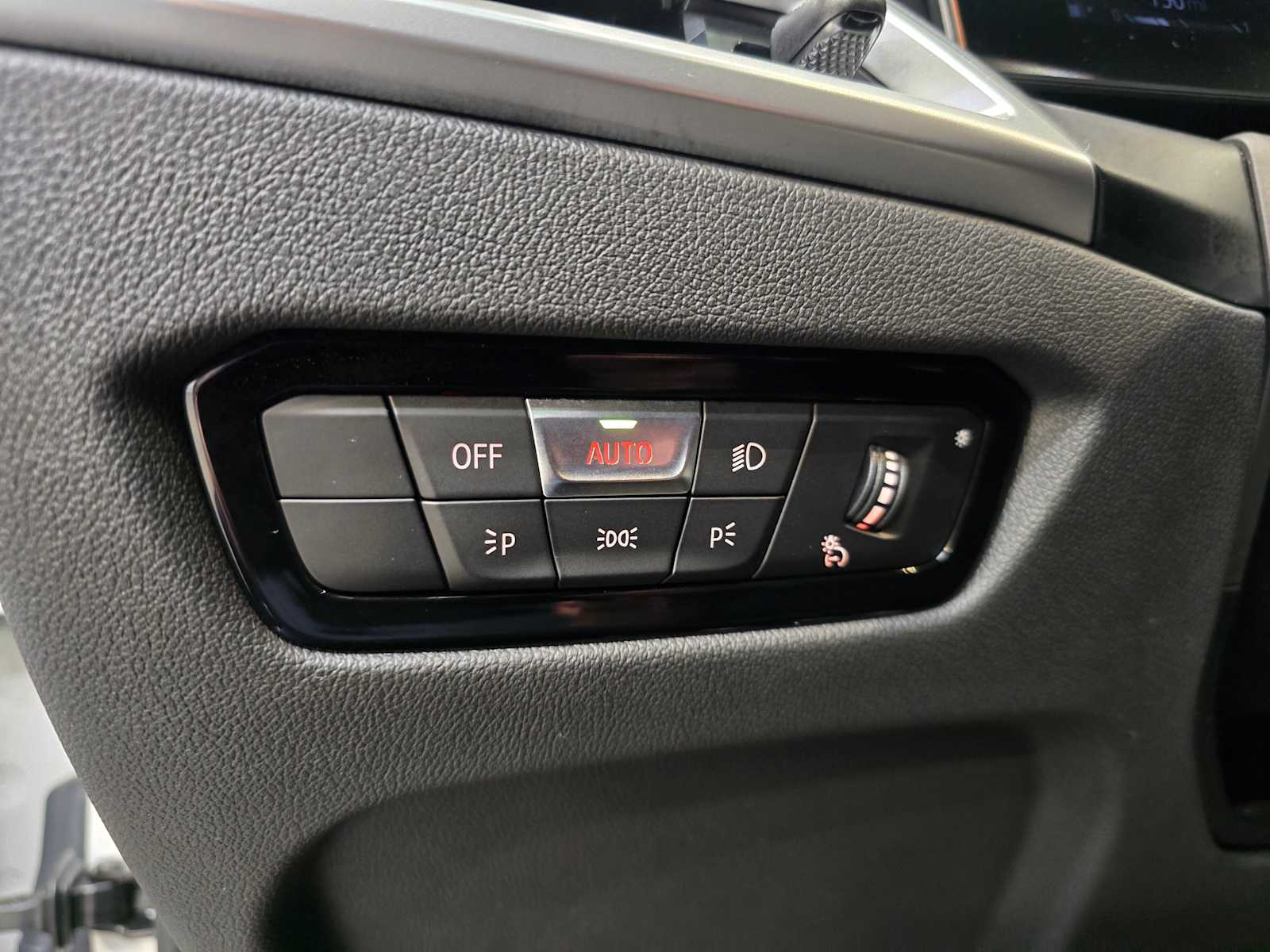 Thumbnail: 2025 BMW 3 Series - 19