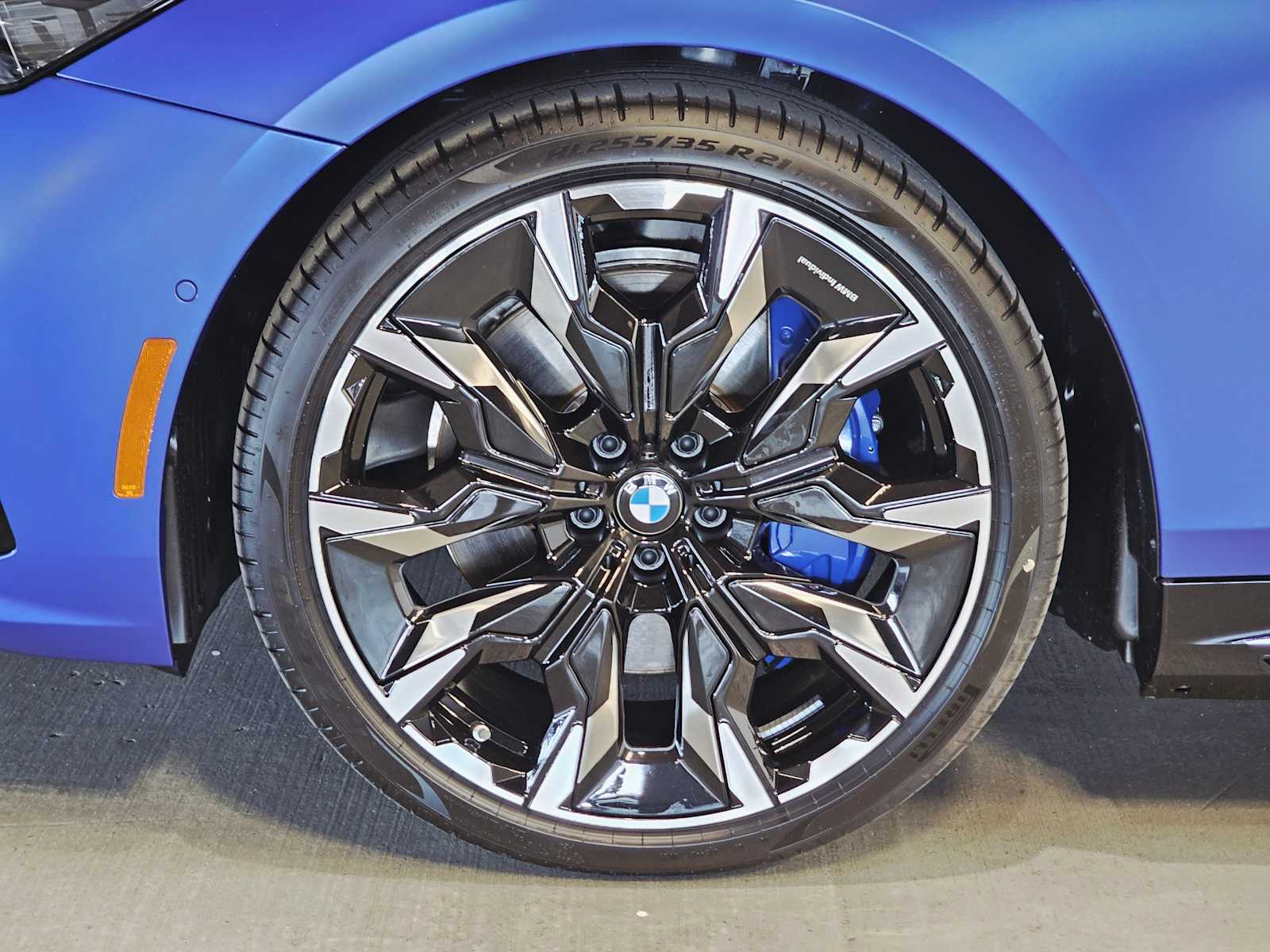 Thumbnail: 2025 BMW i5 - 8