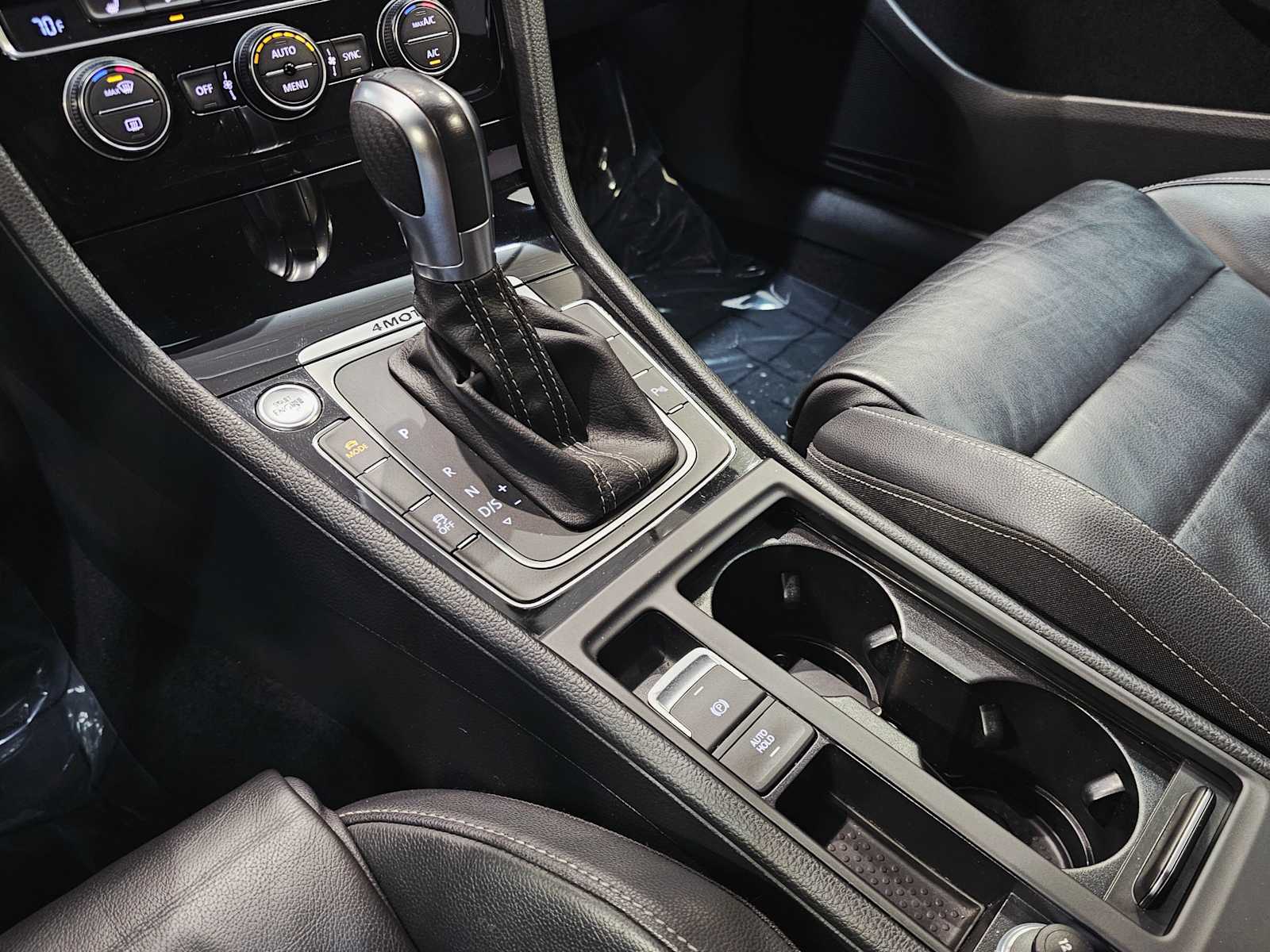 Thumbnail: 2015 Volkswagen Golf - 14