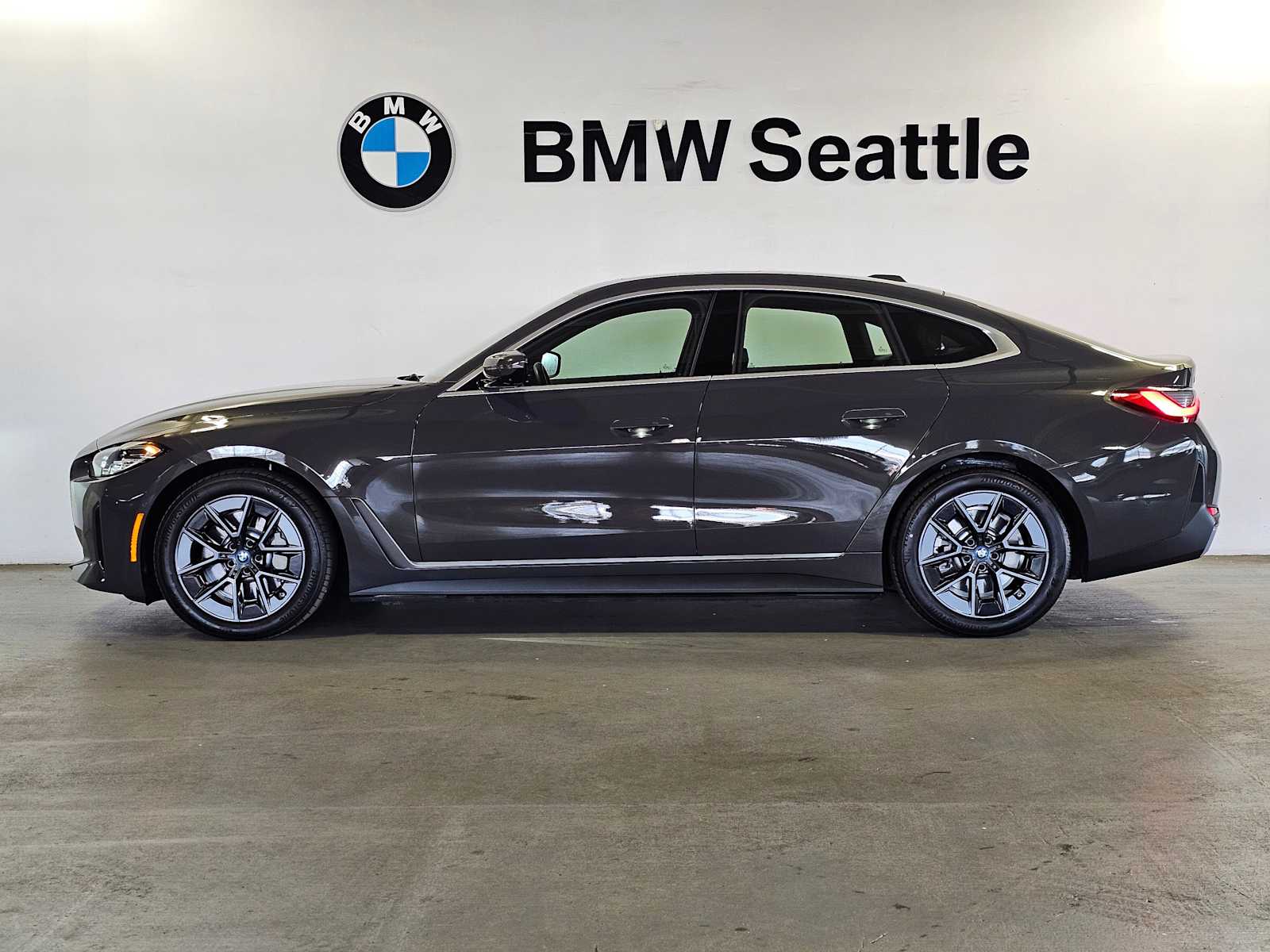 Thumbnail: 2023 BMW i4 - 3
