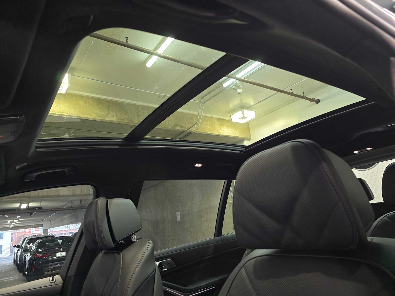 Thumbnail: 2026 BMW X7 - 25