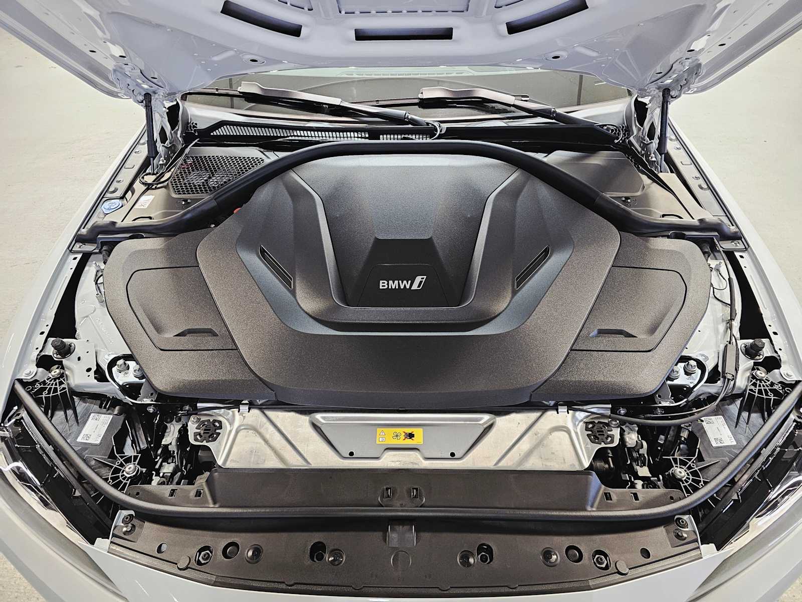 Thumbnail: 2025 BMW i4 - 9