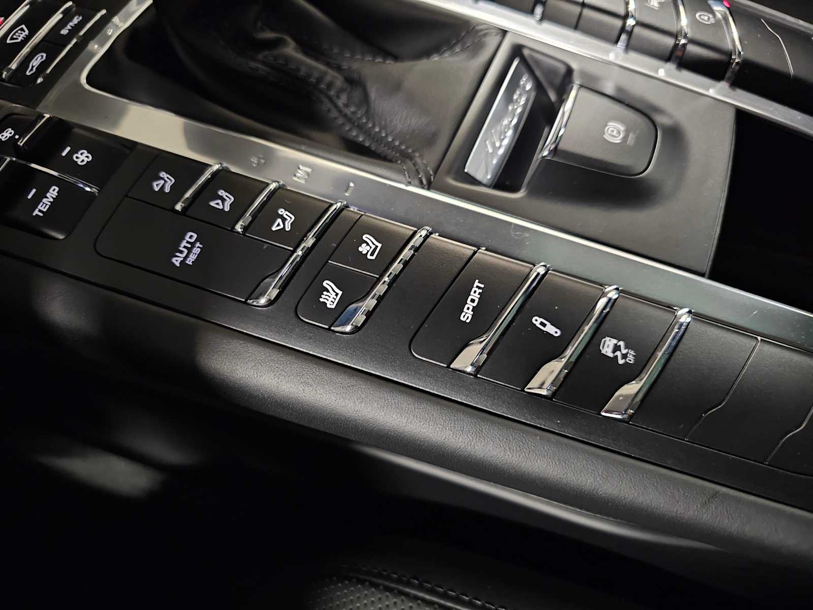 Thumbnail: 2016 Porsche Macan - 20