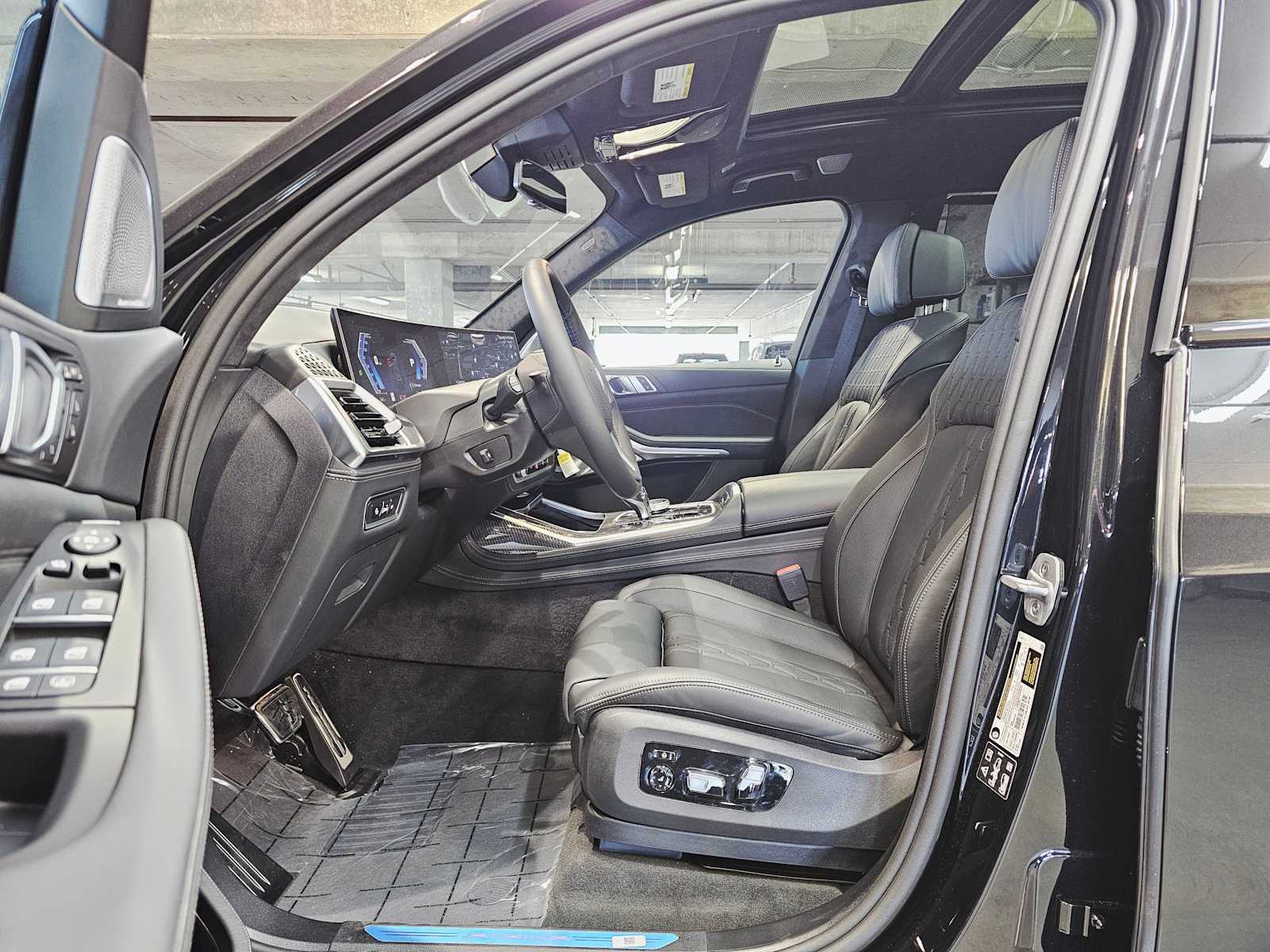 Thumbnail: 2026 BMW X7 - 23