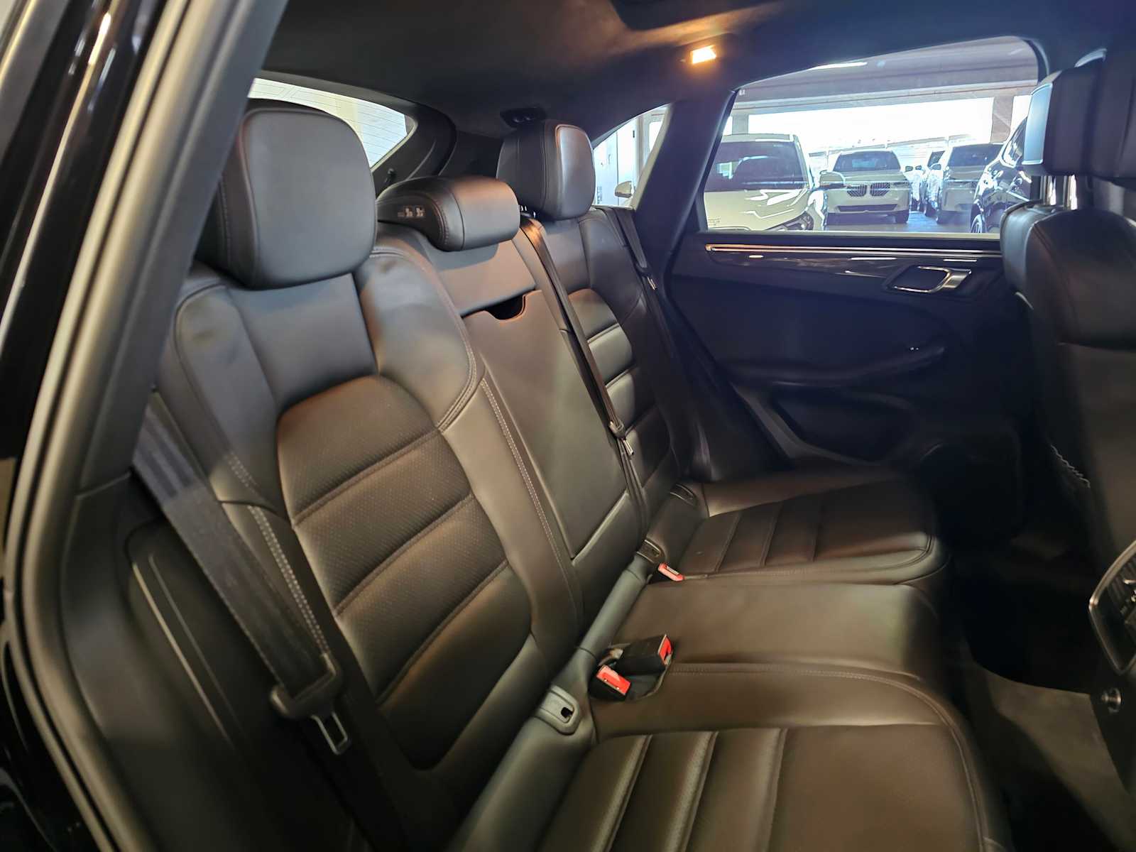 Thumbnail: 2016 Porsche Macan - 33