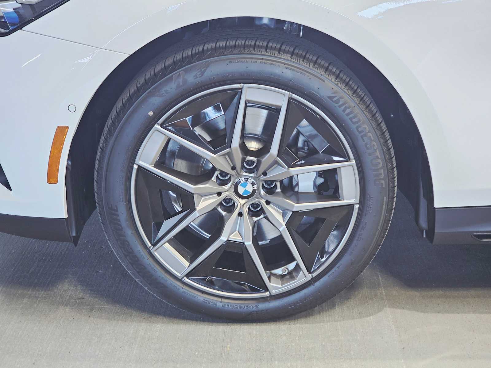 Thumbnail: 2026 BMW 5 Series - 8