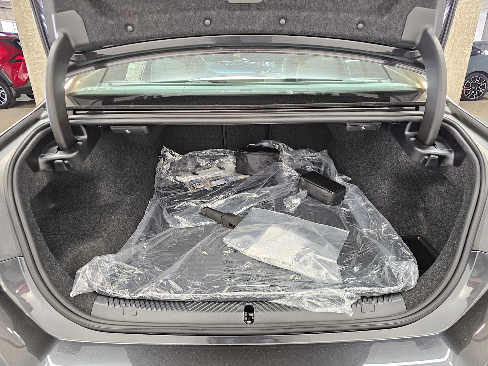 Thumbnail: 2026 BMW i5 - 28