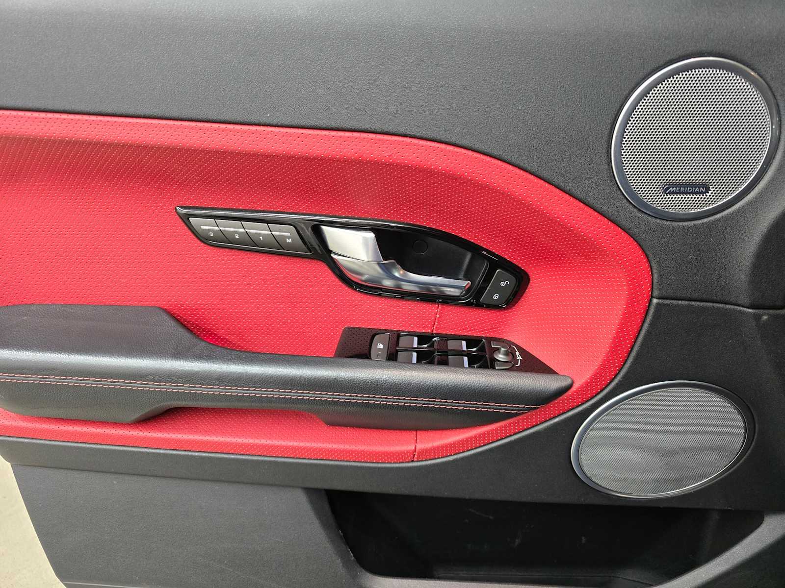 Thumbnail: 2012 Land Rover Range Rover Evoque - 20