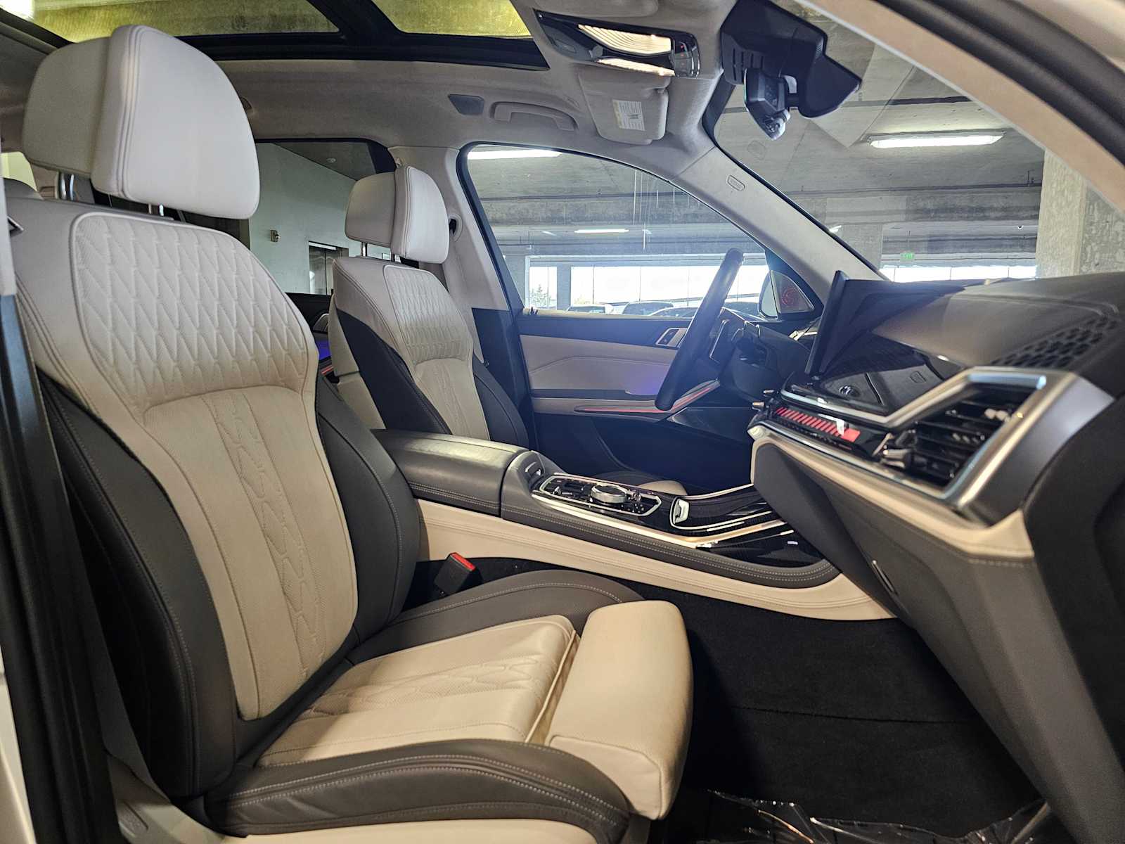 Thumbnail: 2023 BMW X7 - 43