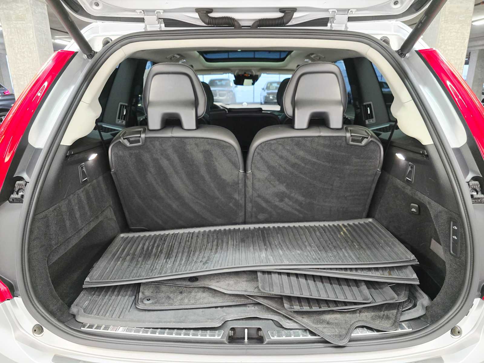 Thumbnail: 2017 Volvo XC90 - 28