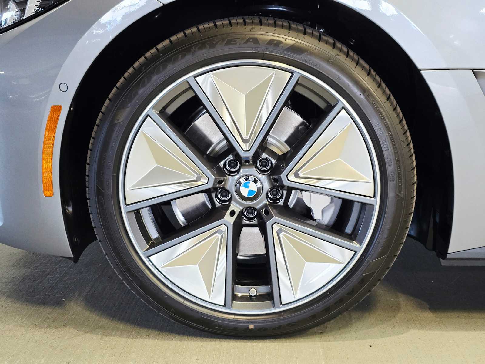 Thumbnail: 2026 BMW i4 - 8