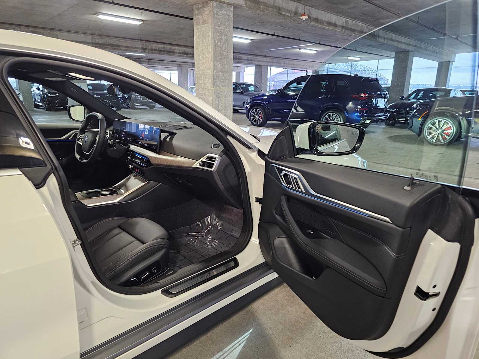 Thumbnail: 2025 BMW i4 - 40