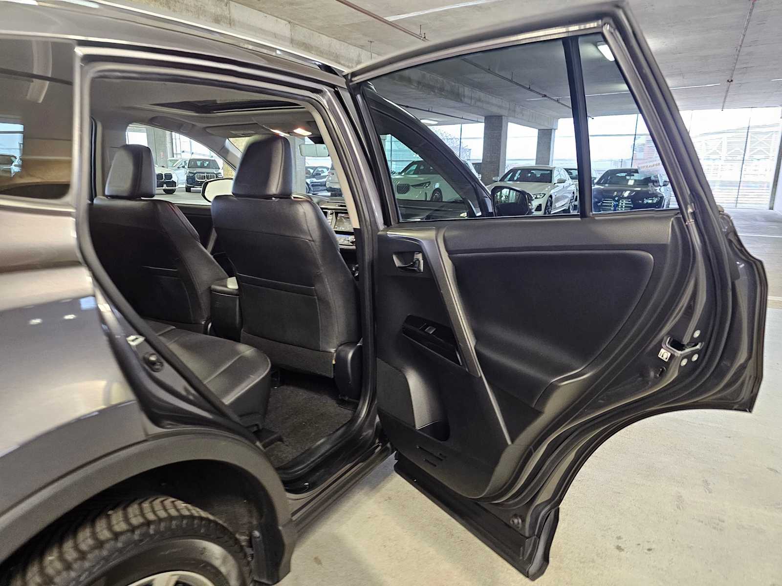 Thumbnail: 2018 Toyota RAV4 - 35