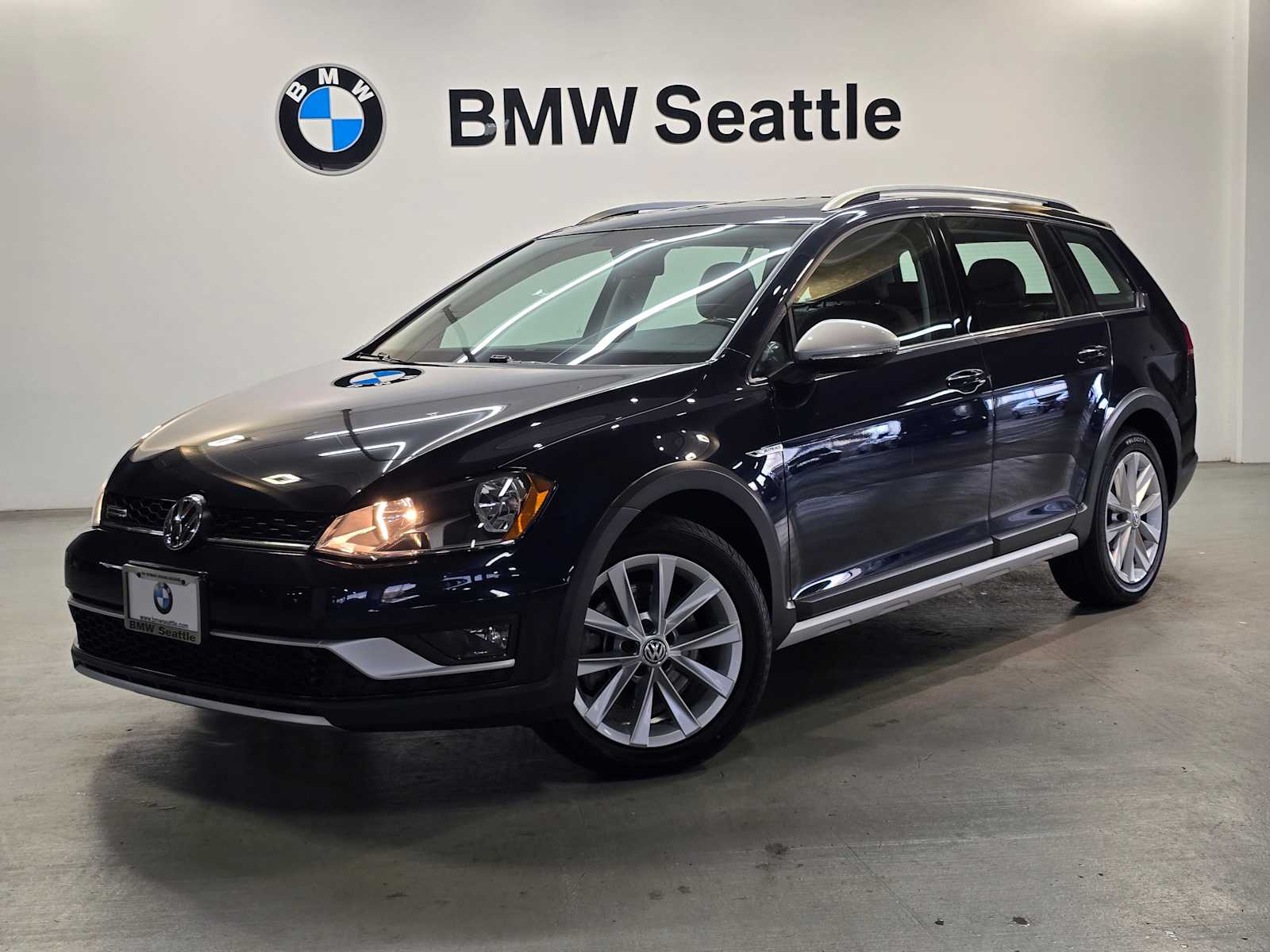 Thumbnail: 2017 Volkswagen Golf - 1