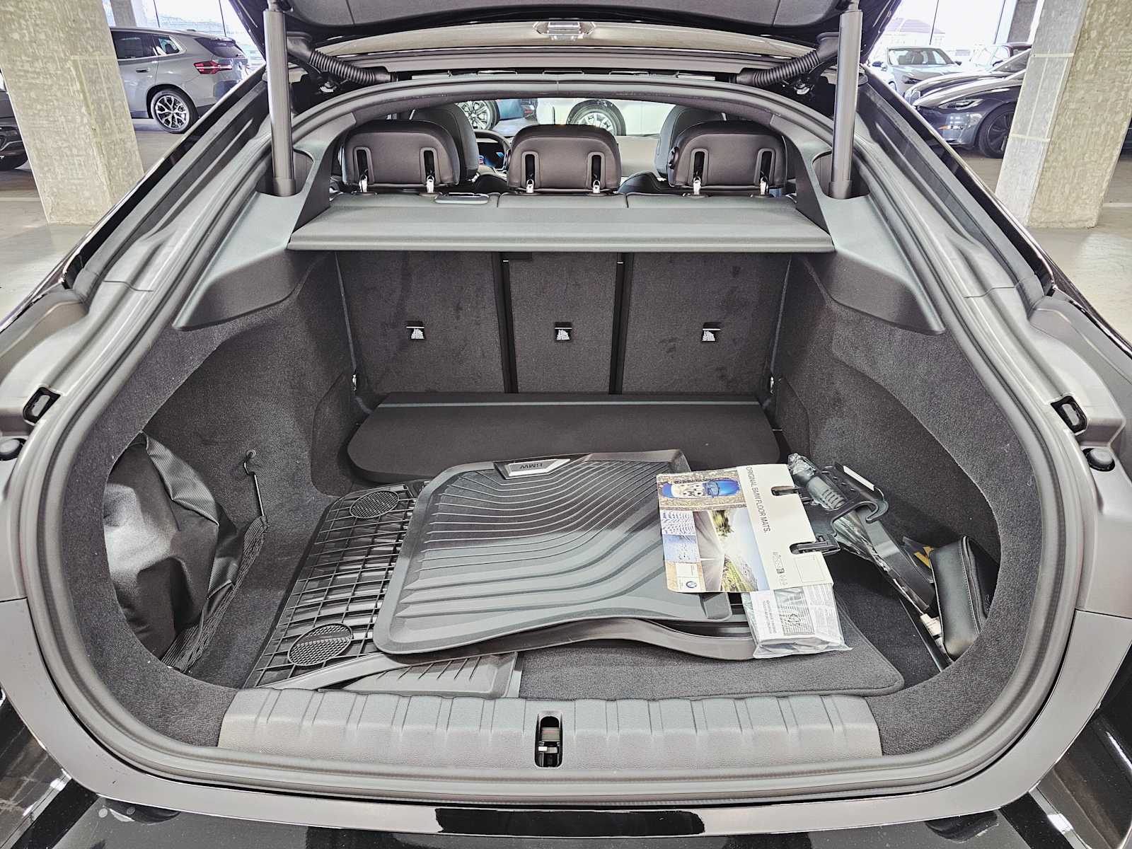 Thumbnail: 2025 BMW i4 - 28