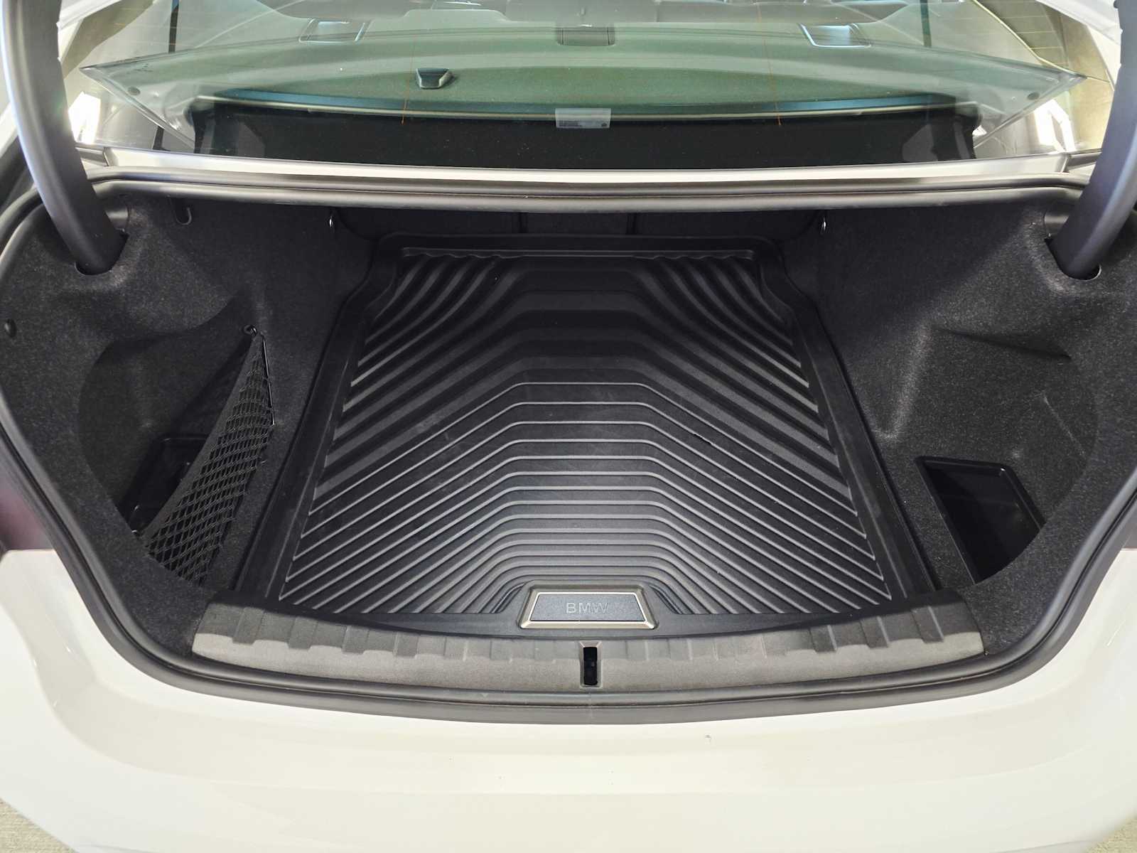 2023 BMW 3 Series 330i xDrive 33