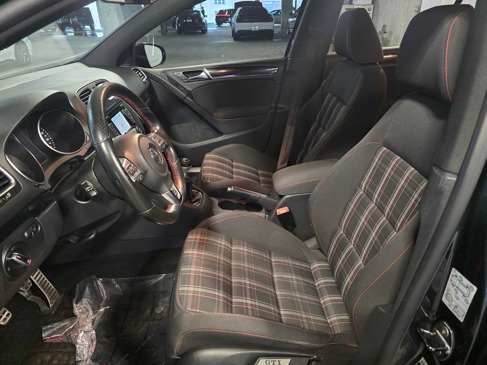 Thumbnail: 2012 Volkswagen Golf - 23