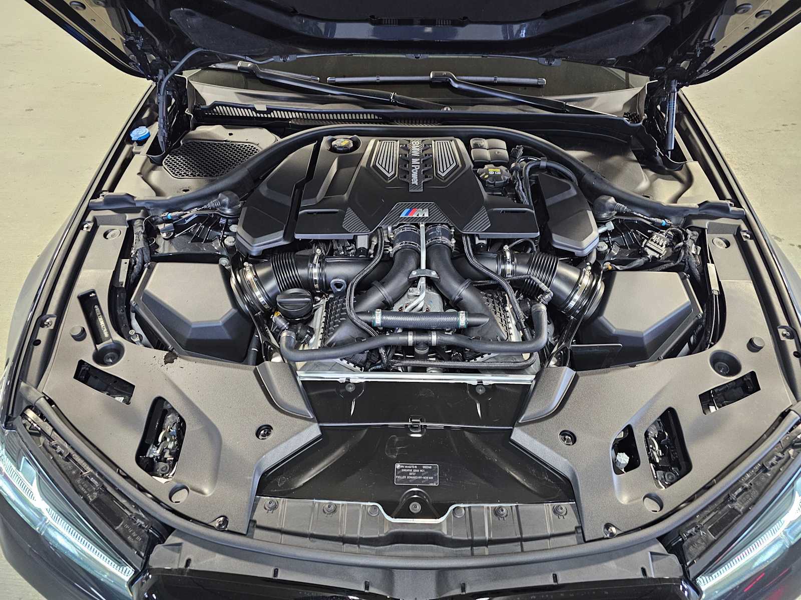 Thumbnail: 2021 BMW M5 - 9