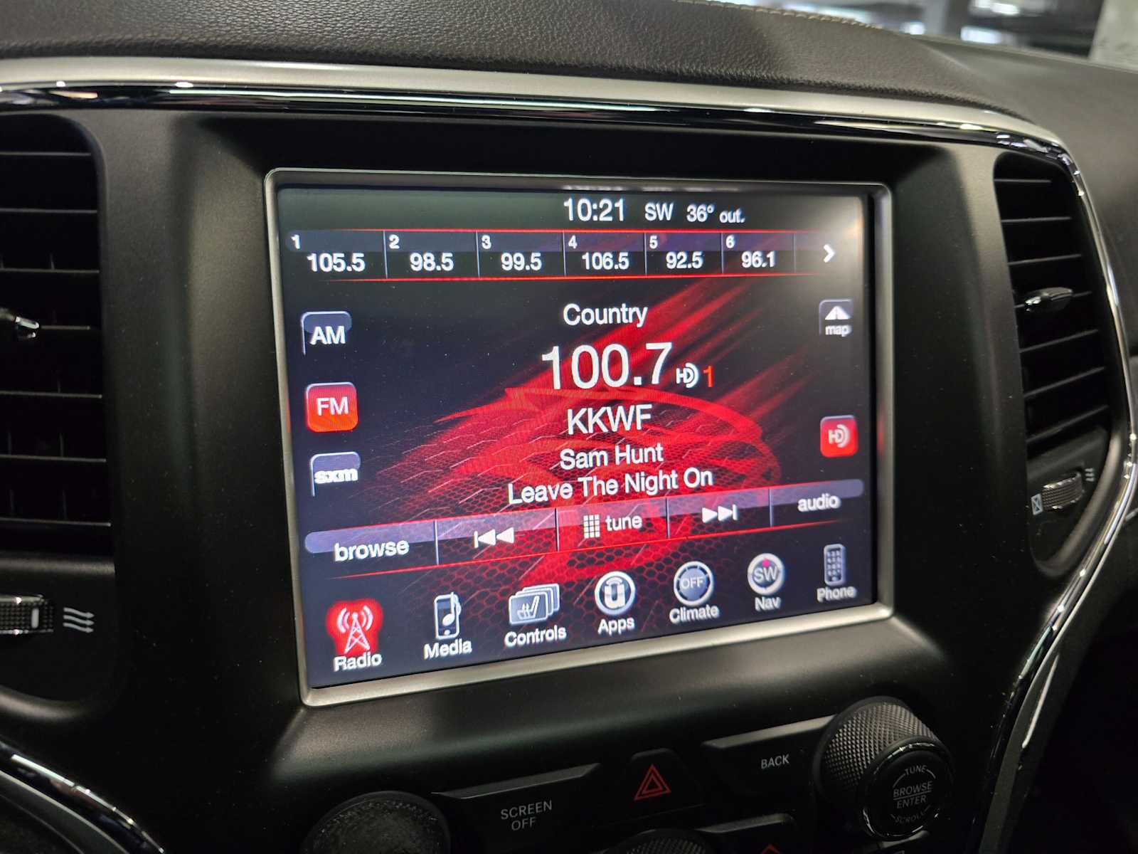 Thumbnail: 2015 Jeep Grand Cherokee - 15