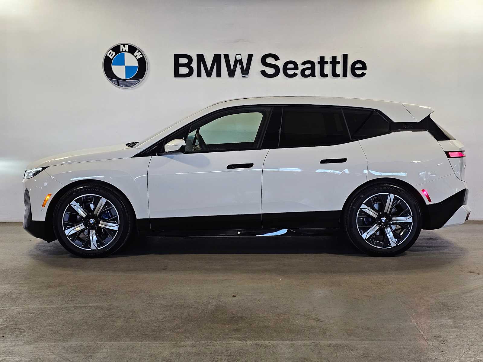 Thumbnail: 2023 BMW iX - 3