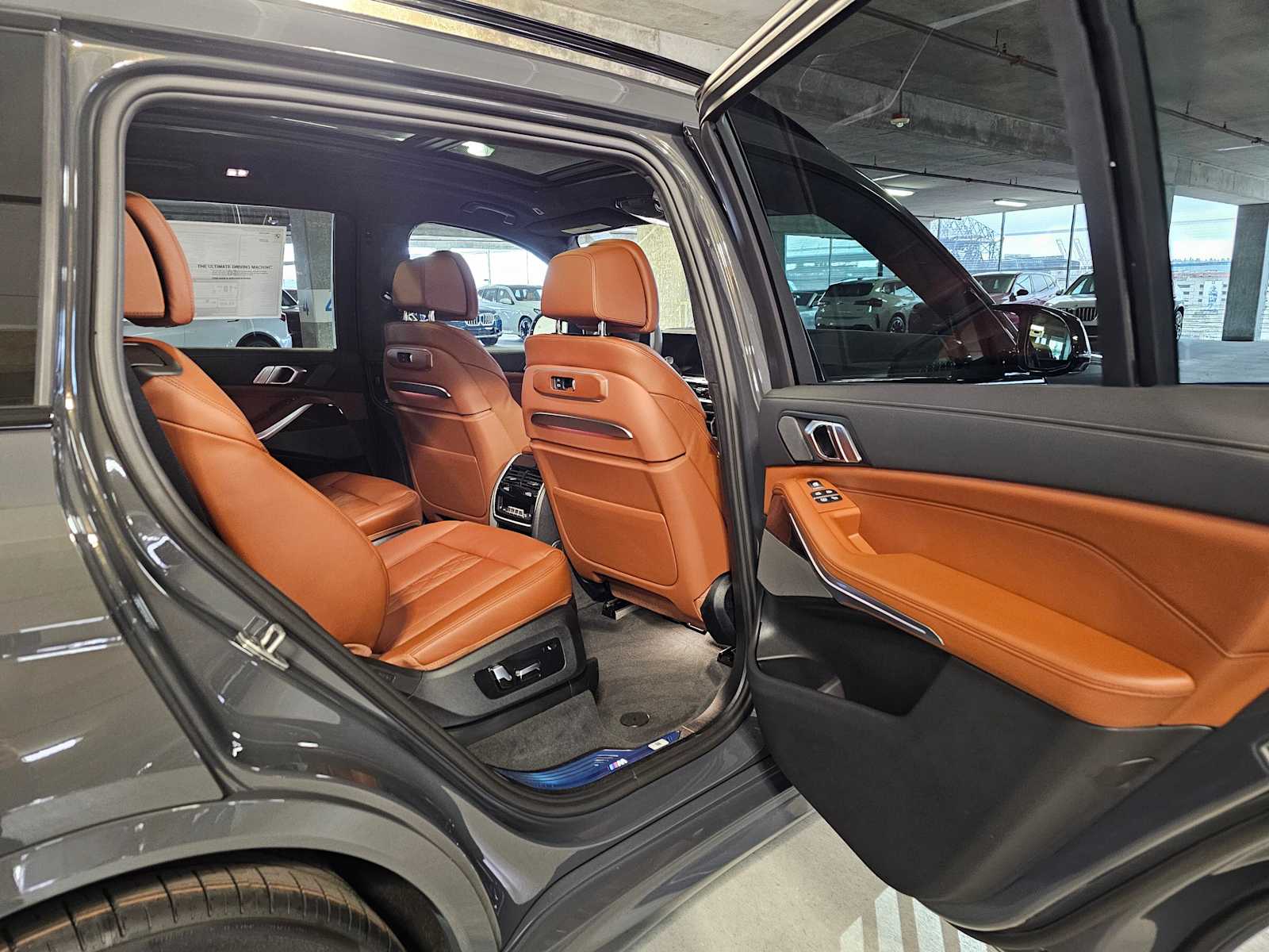 Thumbnail: 2026 BMW X7 - 40