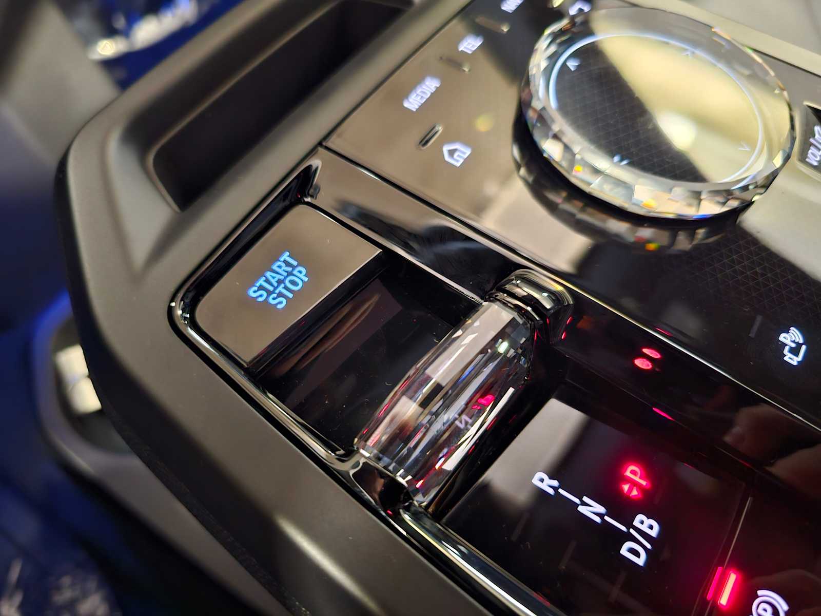 Thumbnail: 2026 BMW iX - 23