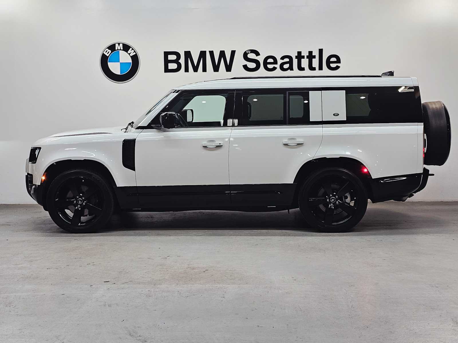 Thumbnail: 2024 Land Rover Defender - 3